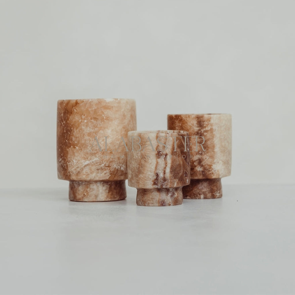 Alabaster waxinelichthouder Coupe met elegante coupevorm en warme lichtdoorlaat